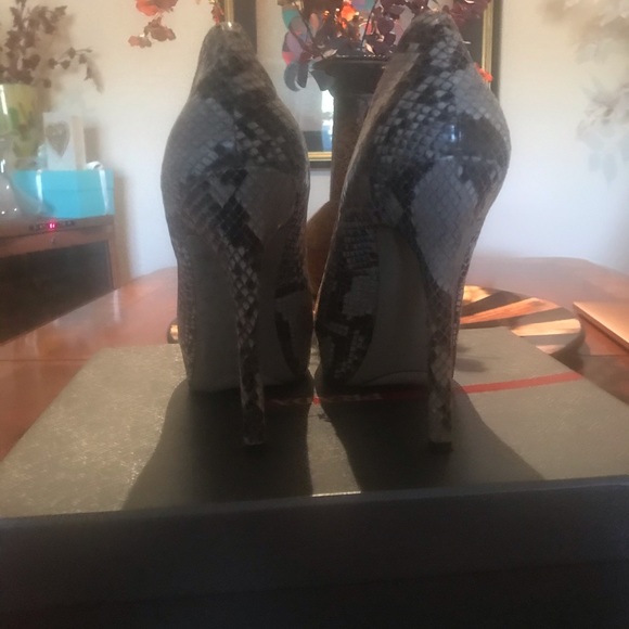 Shoes - Picture 4 of 5